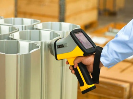 Có thể sử dụng dung dịch hóa chất và nam châm để nhanh chóng nhận biết hàng thật của ốc vít inox?