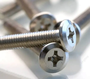 So sánh hiệu suất của vít Martensitic và Austenitic